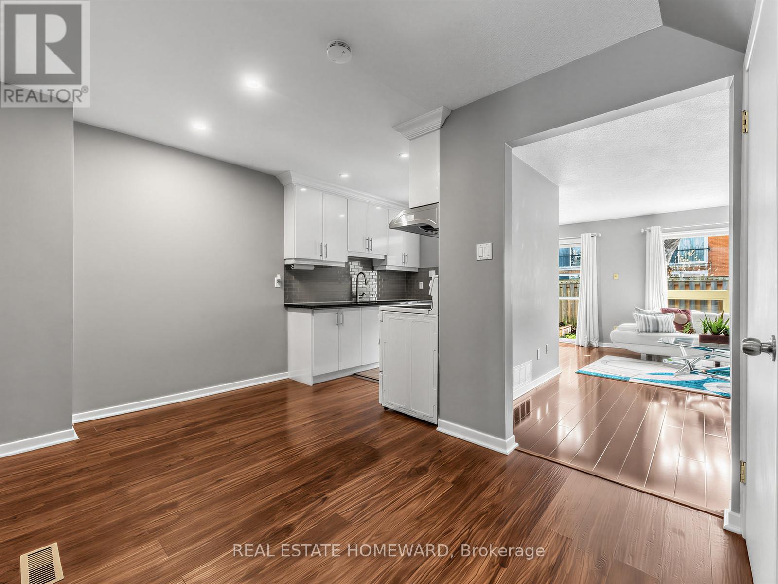 #42 40 DUNDALK DRIVE - 6