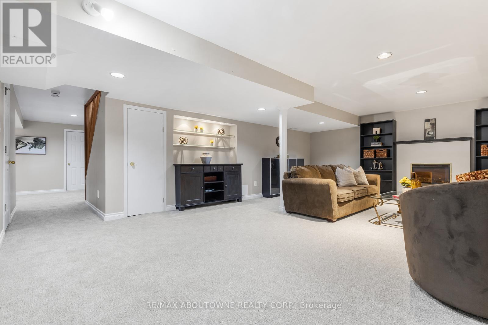 2474 CAVENDISH DRIVE - 35