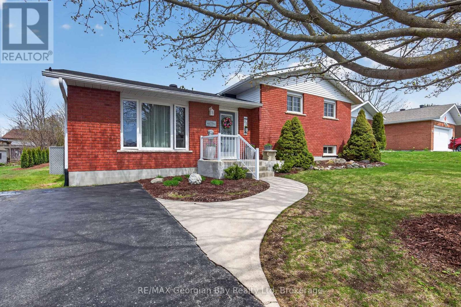 32 BONAVENTURE PLACE - 2