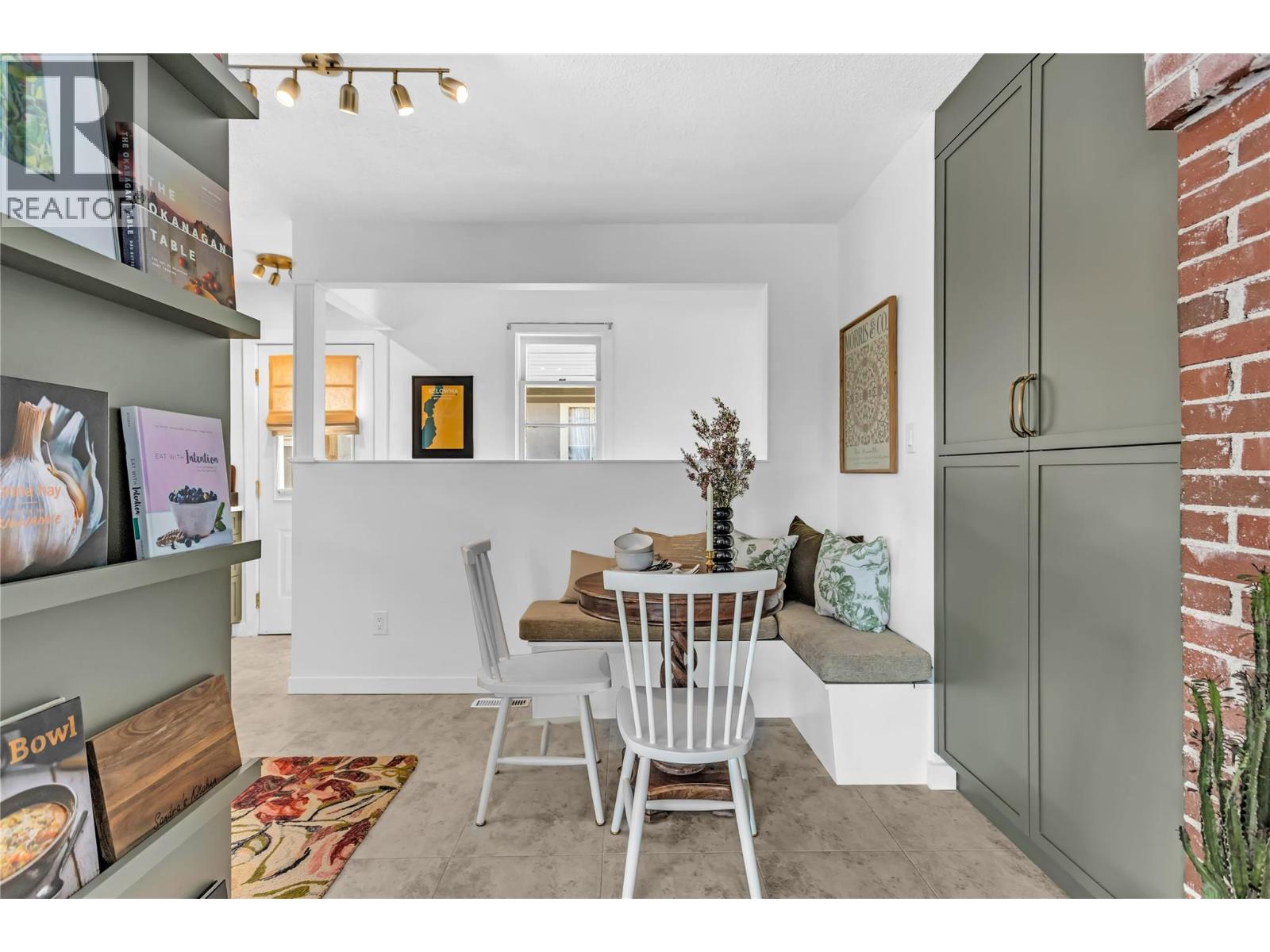 1347 Highland Drive S - 10