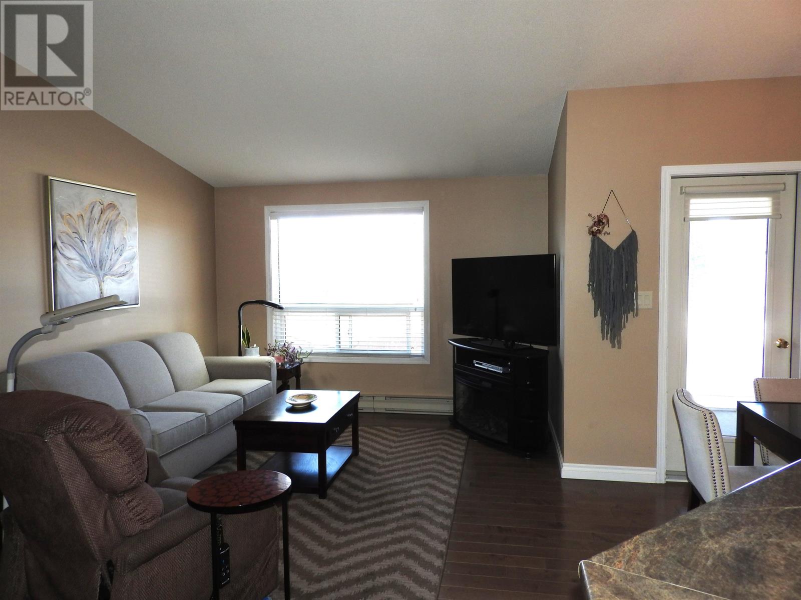 402 115 TOIVO ST, THUNDER BAY, Ontario, P7B6N9 — Photo 2