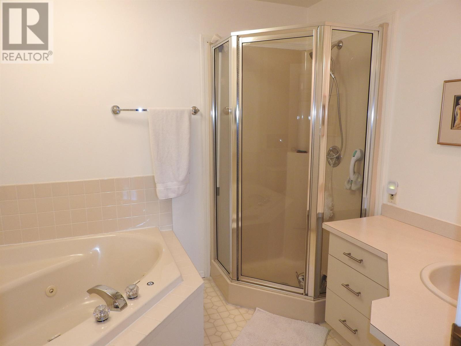 402 115 TOIVO ST, THUNDER BAY, Ontario, P7B6N9 — Photo 25