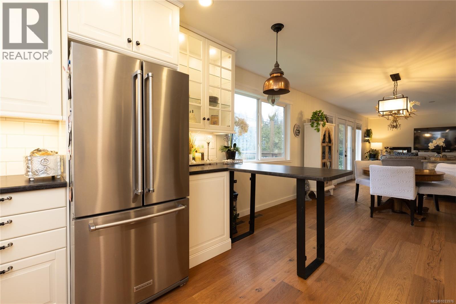 2348 Thomas Pl - 6