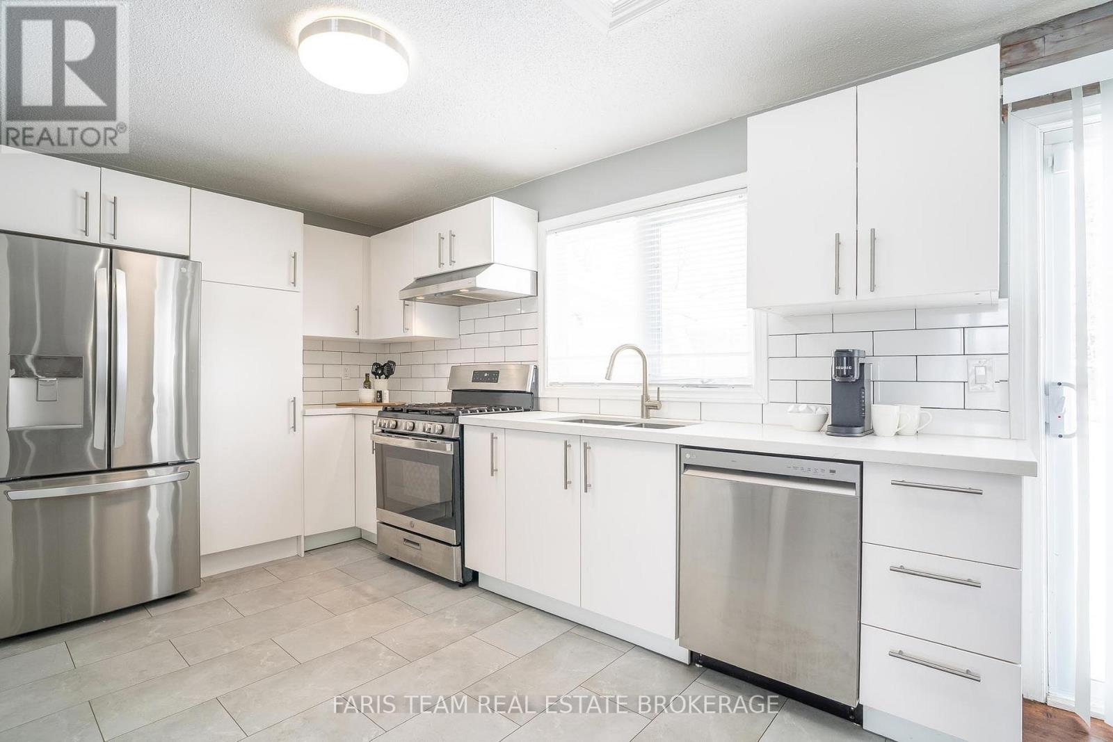6950 YONGE STREET - 7