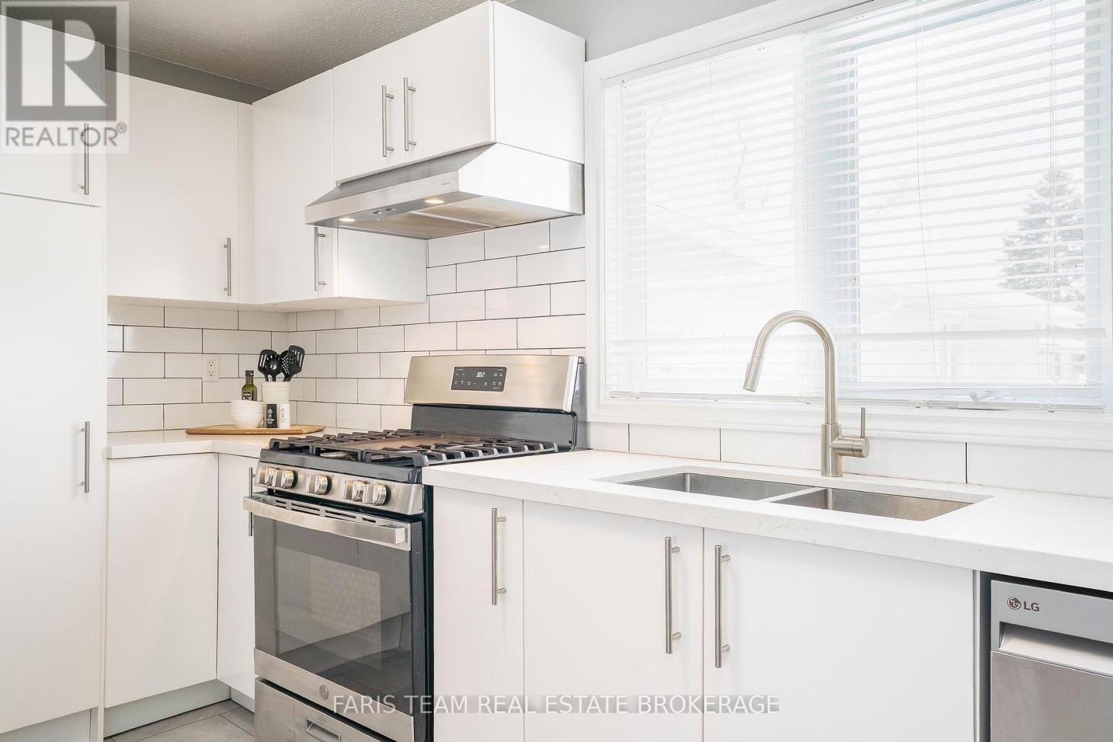 6950 YONGE STREET - 8