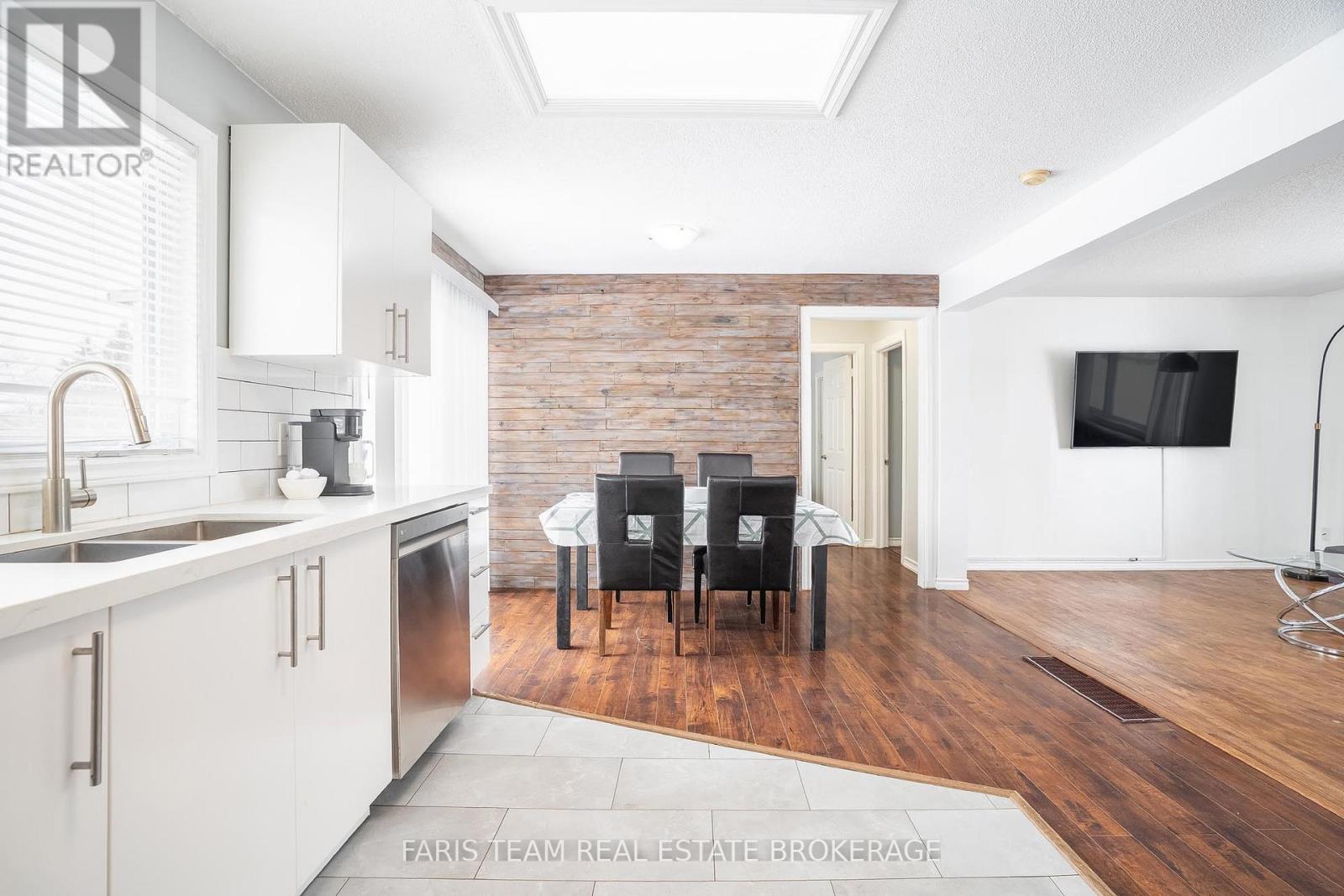 6950 YONGE STREET - 9