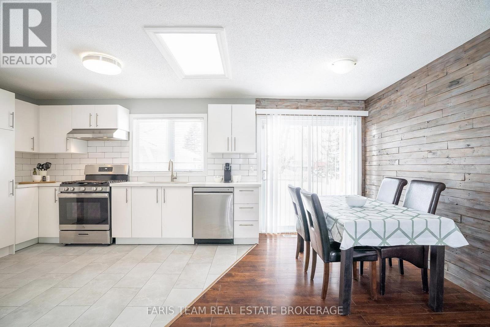 6950 YONGE STREET - 11