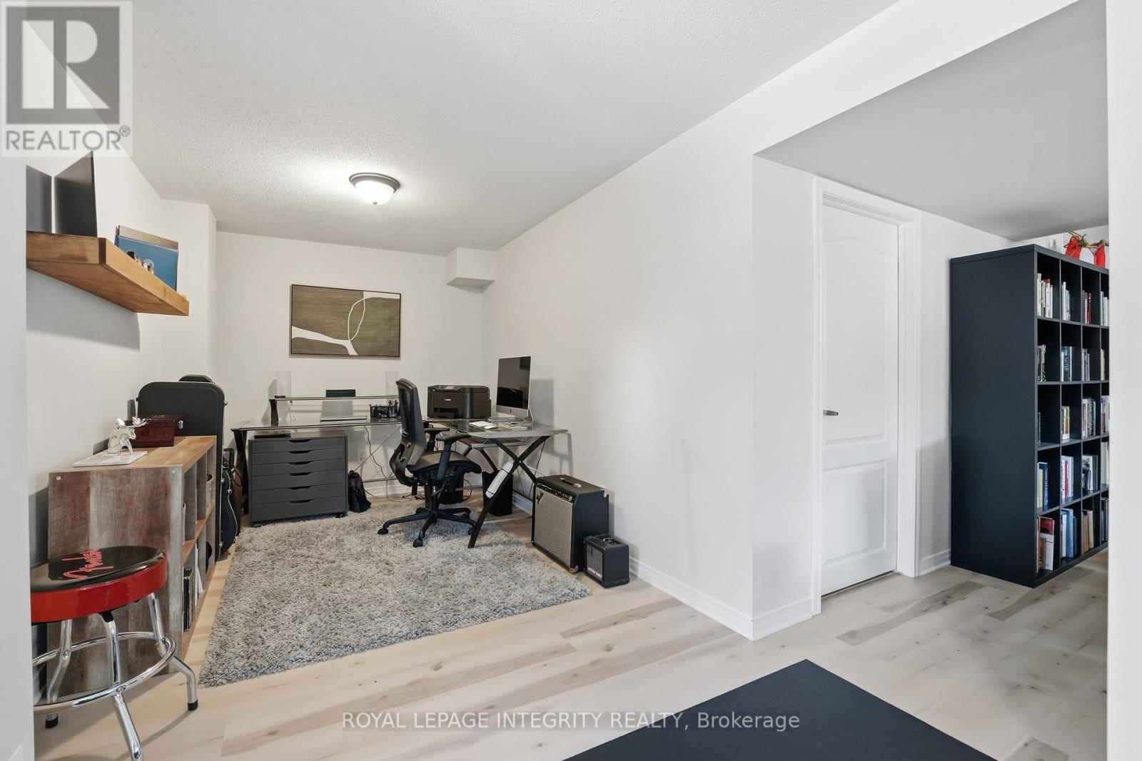 3200 HARVESTER CRESCENT - 33
