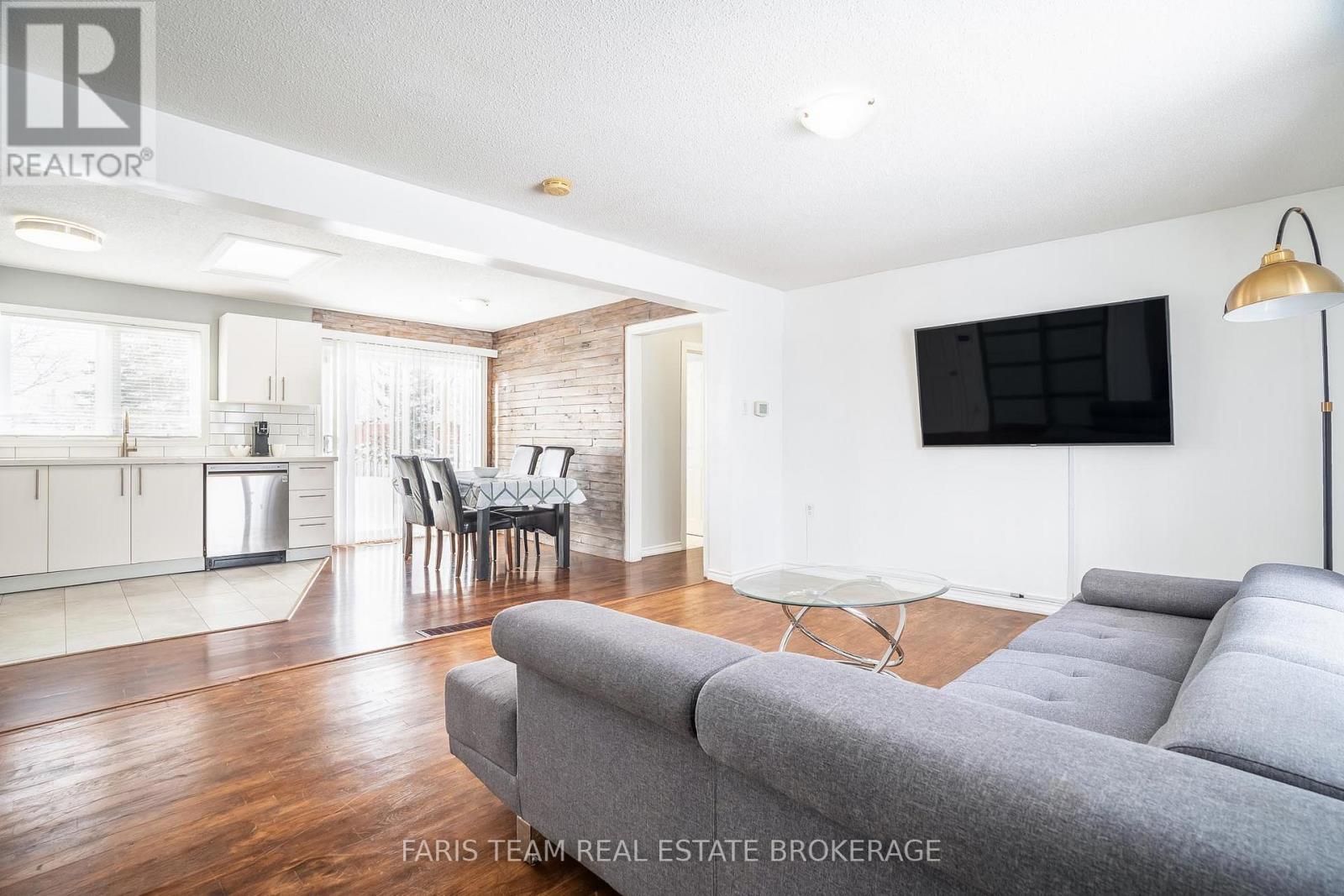 6950 YONGE STREET - 15