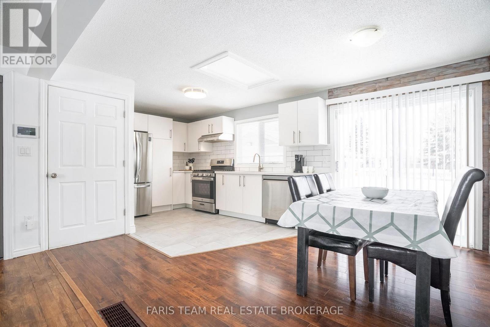 6950 YONGE STREET - 5