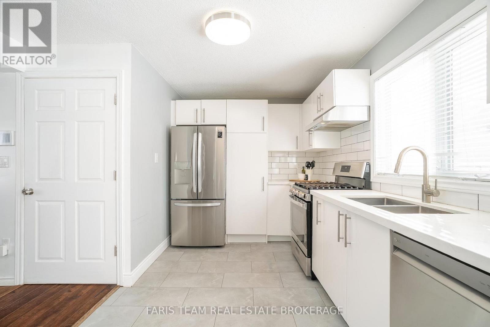 6950 YONGE STREET - 6