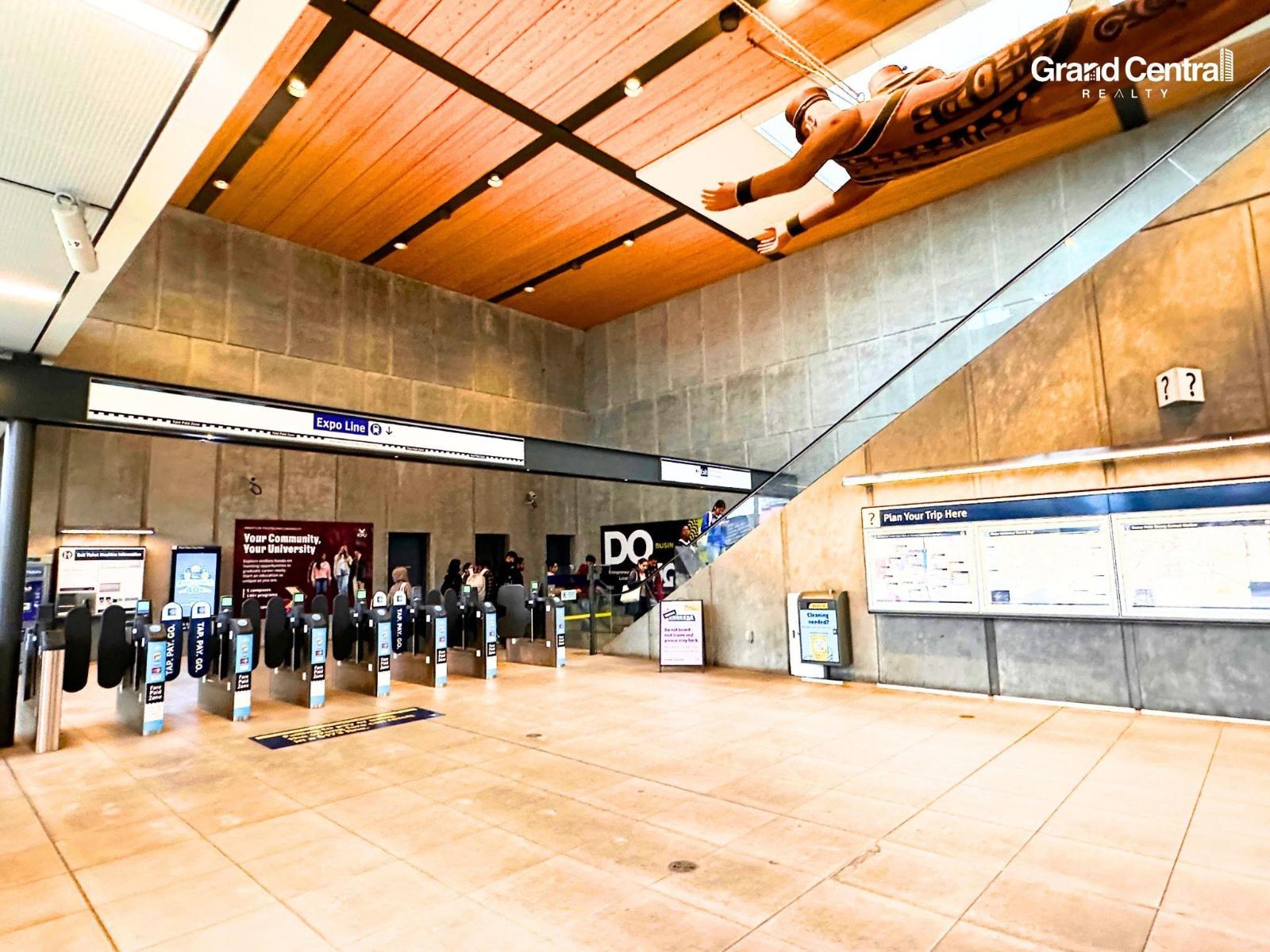9 10302 CITY PARKWAY, Surrey