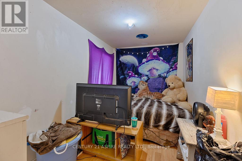 156 MACKAY STREET - 36
