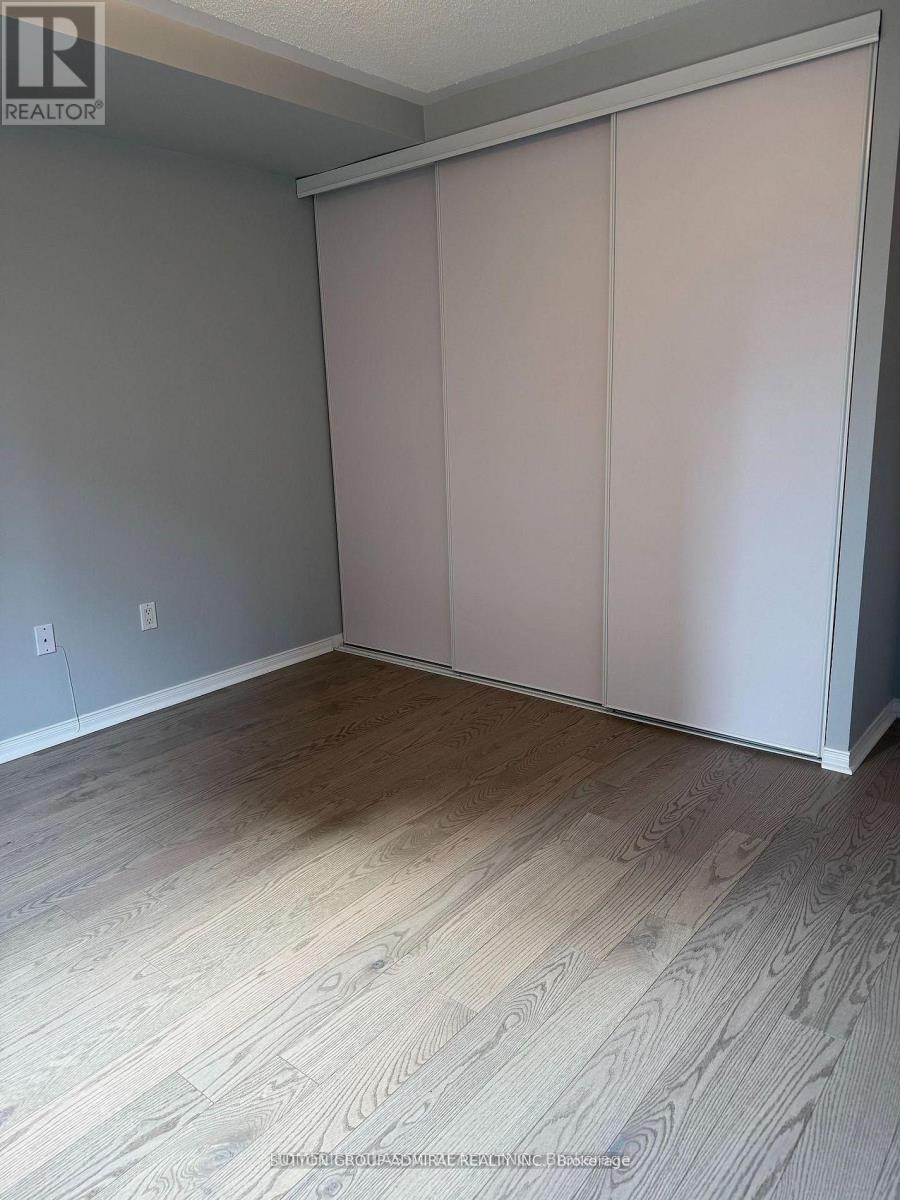 #905 909 BAY STREET - 10