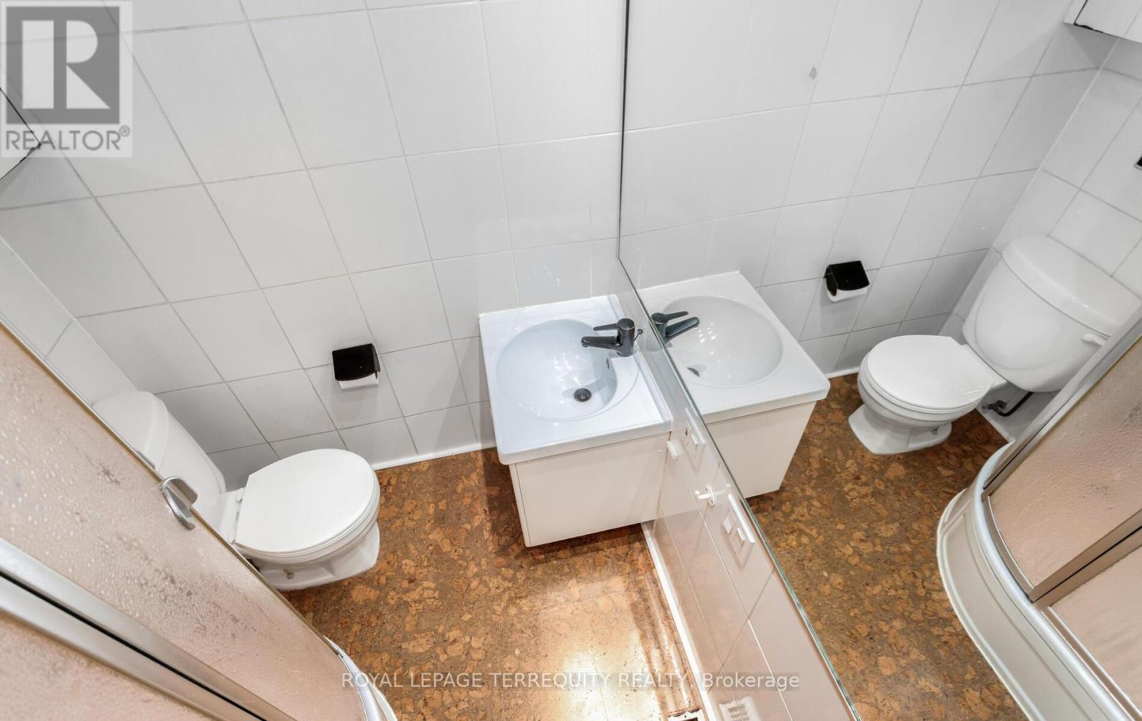 #33 1250 MARLBOROUGH COURT - 29