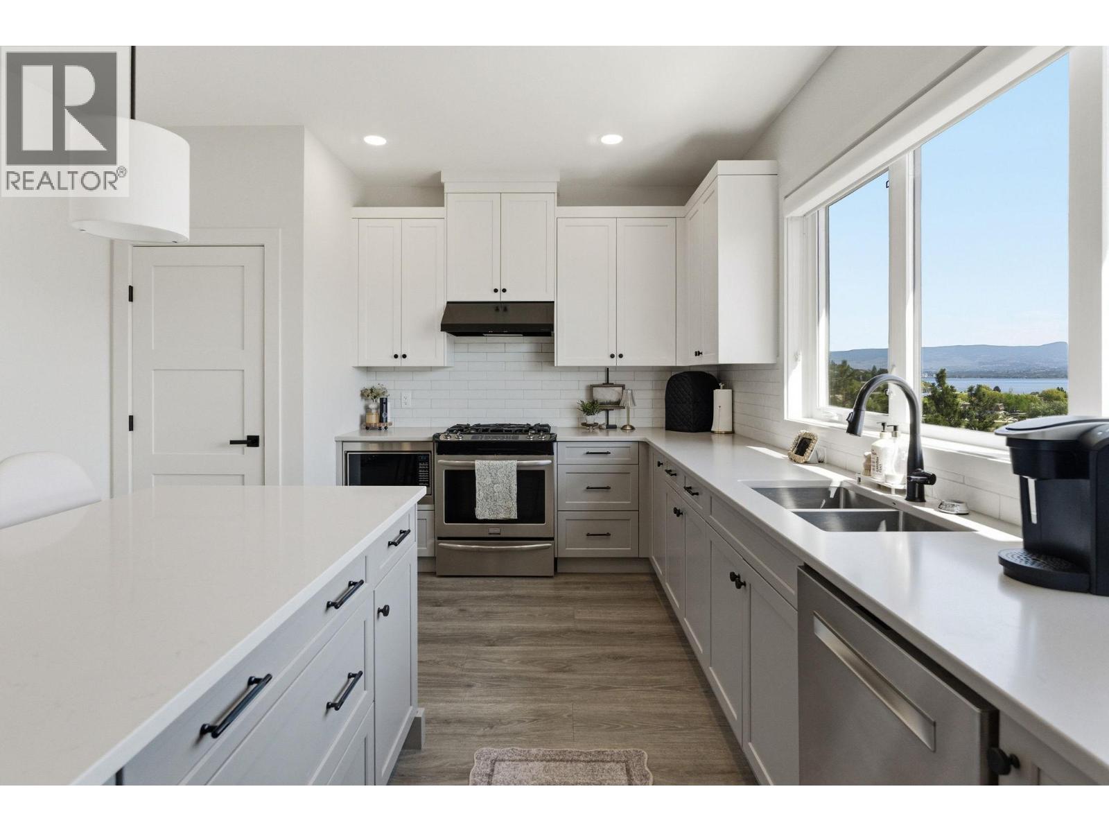 10 1600 Goldenview Drive, West Kelowna