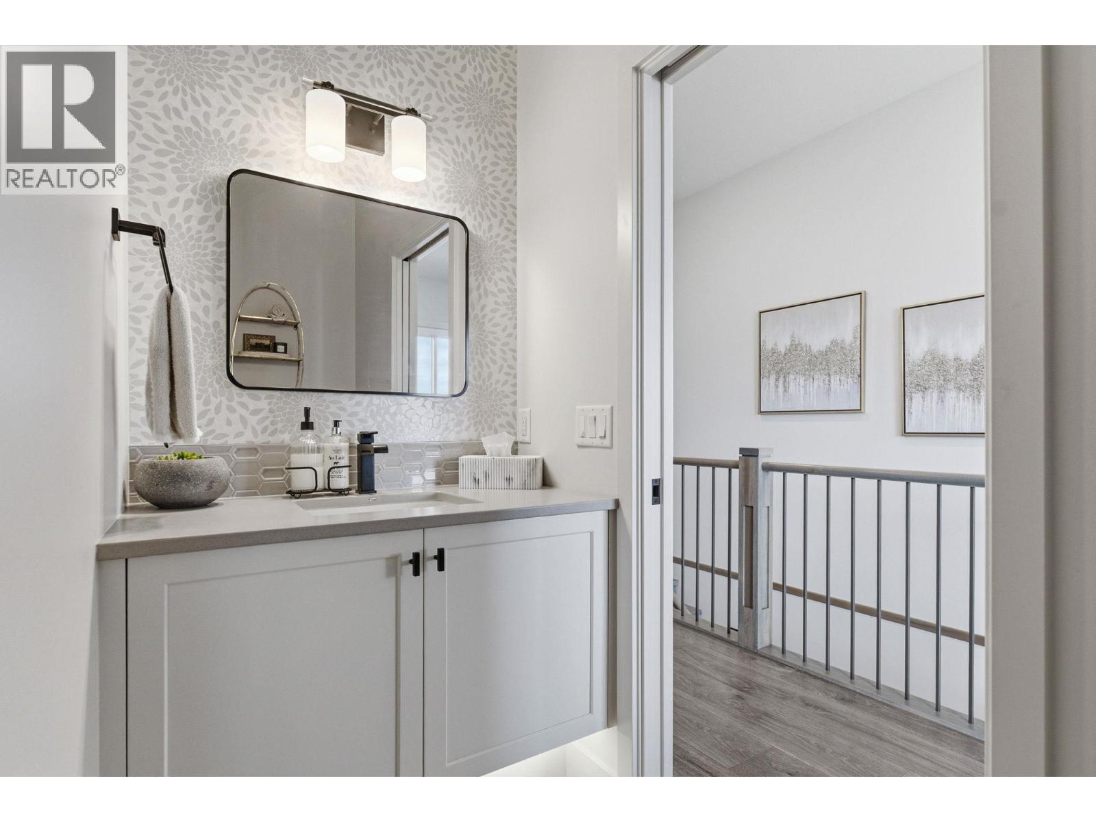 10 1600 Goldenview Drive, West Kelowna