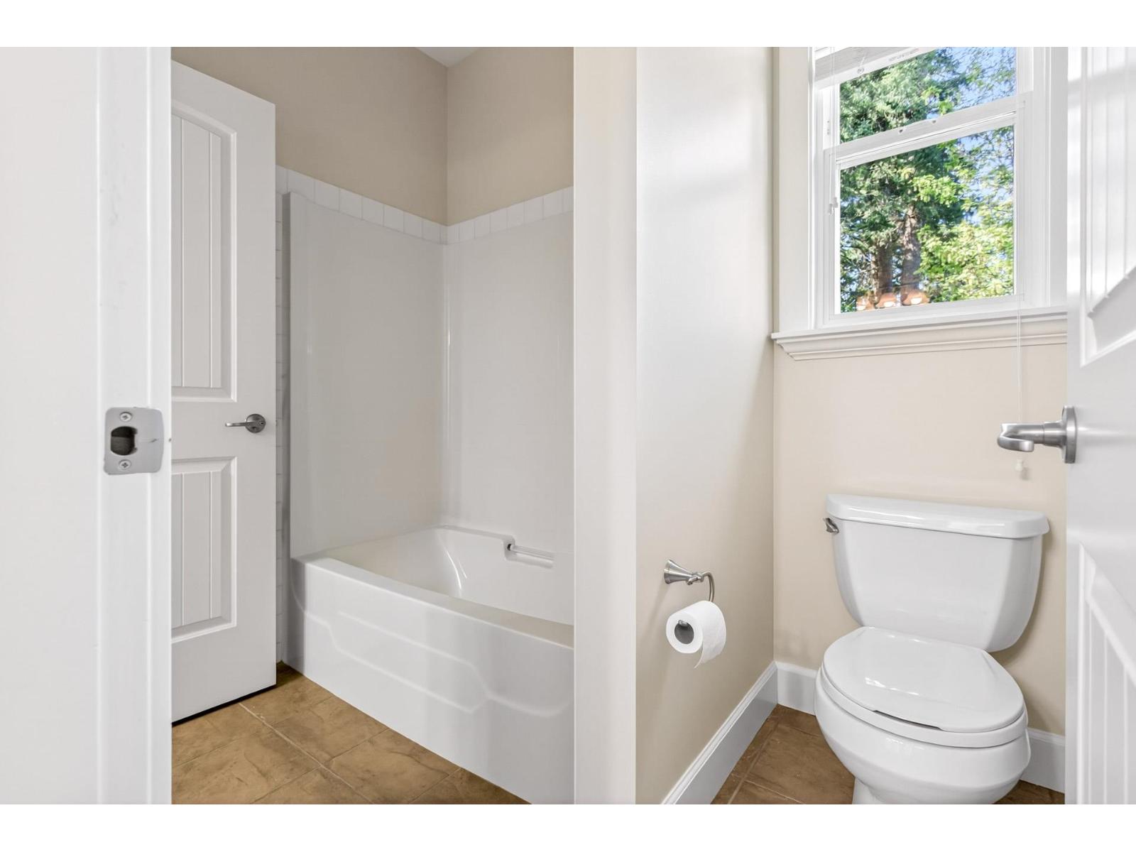 House in Surrey - Image 26