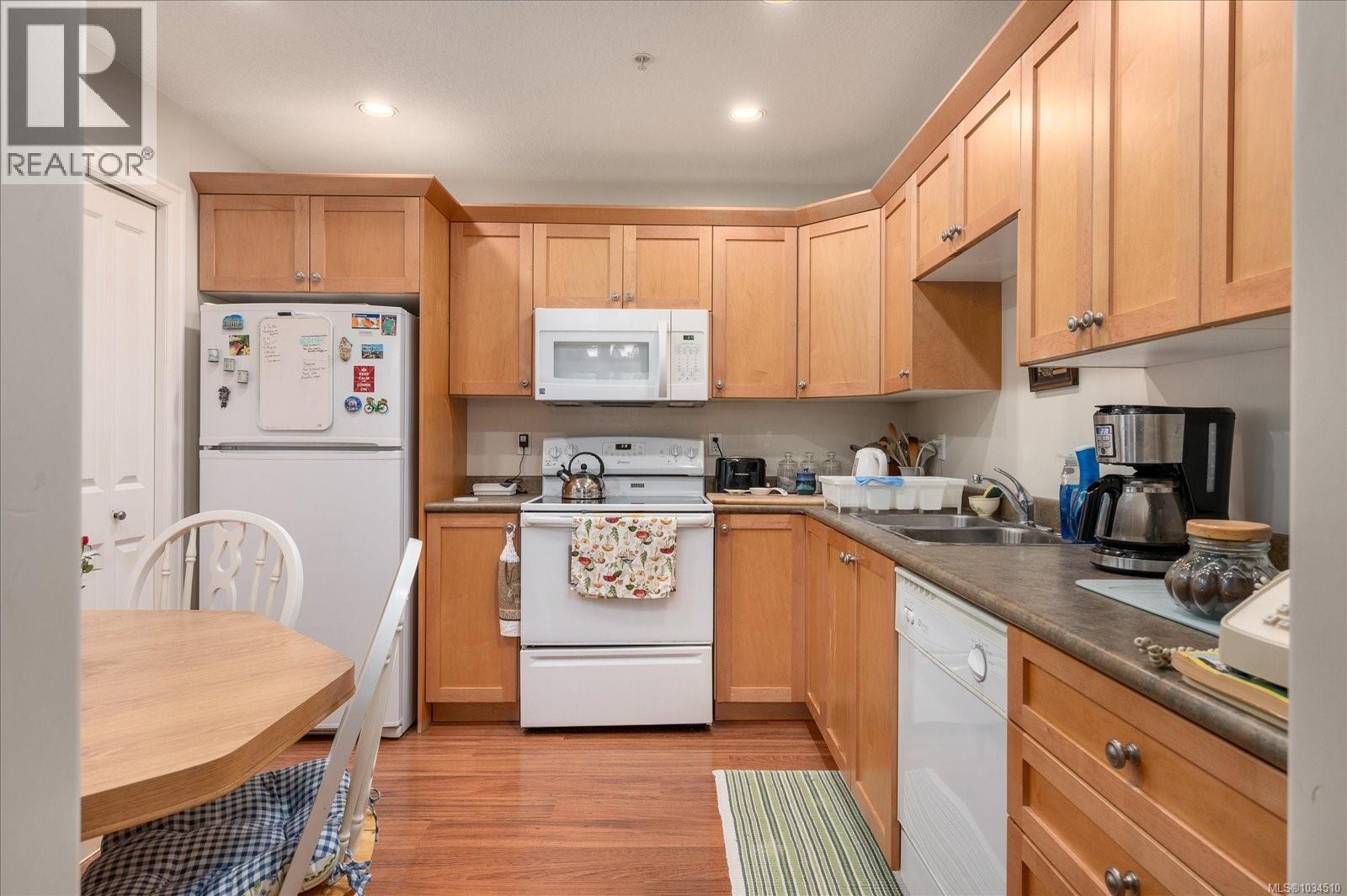 #12 340 Young St - 6