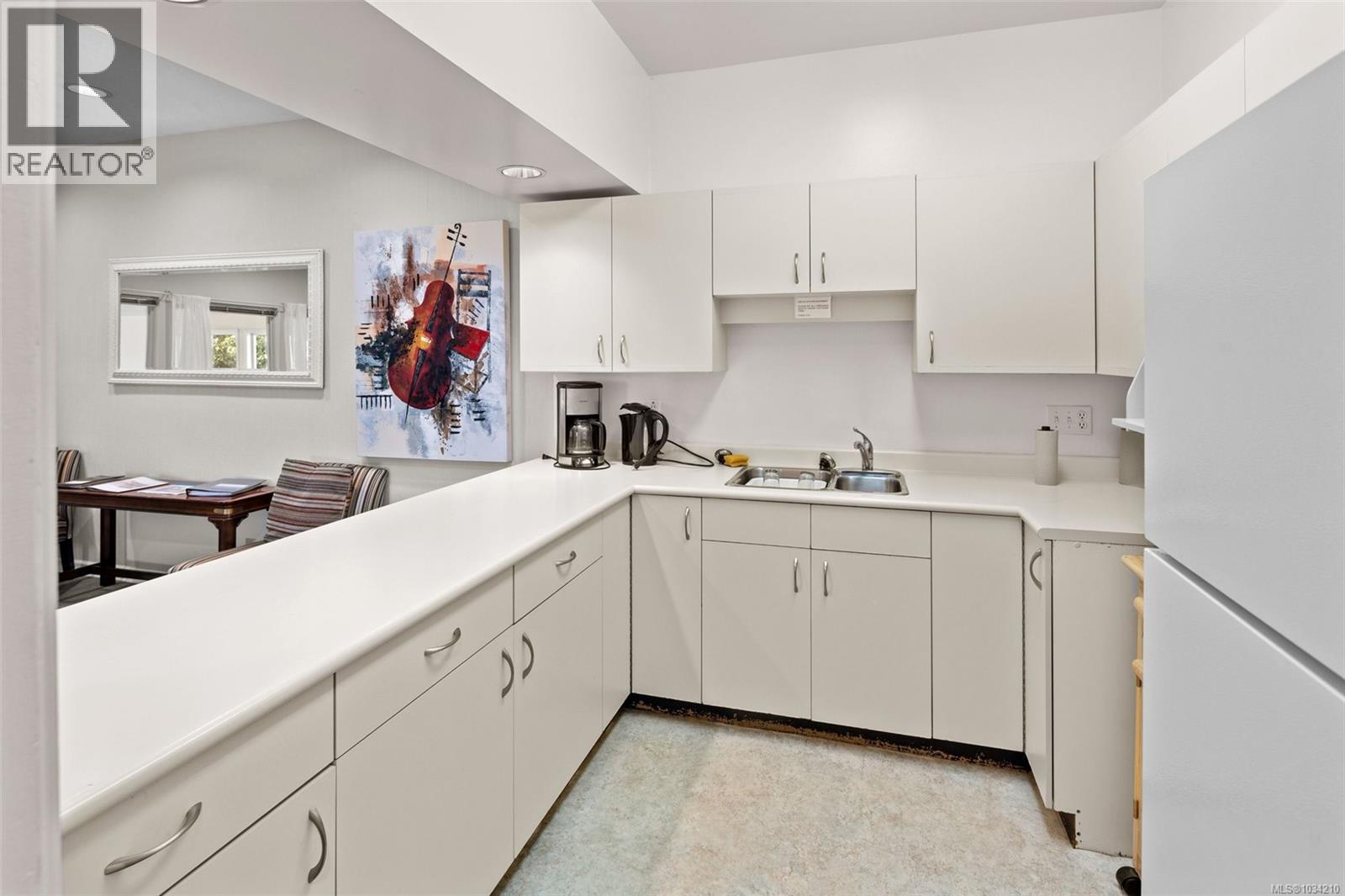 #209 5110 Cordova Bay Rd - 33