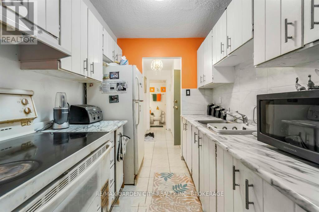 #202 4692 CRYSLER AVENUE - 13