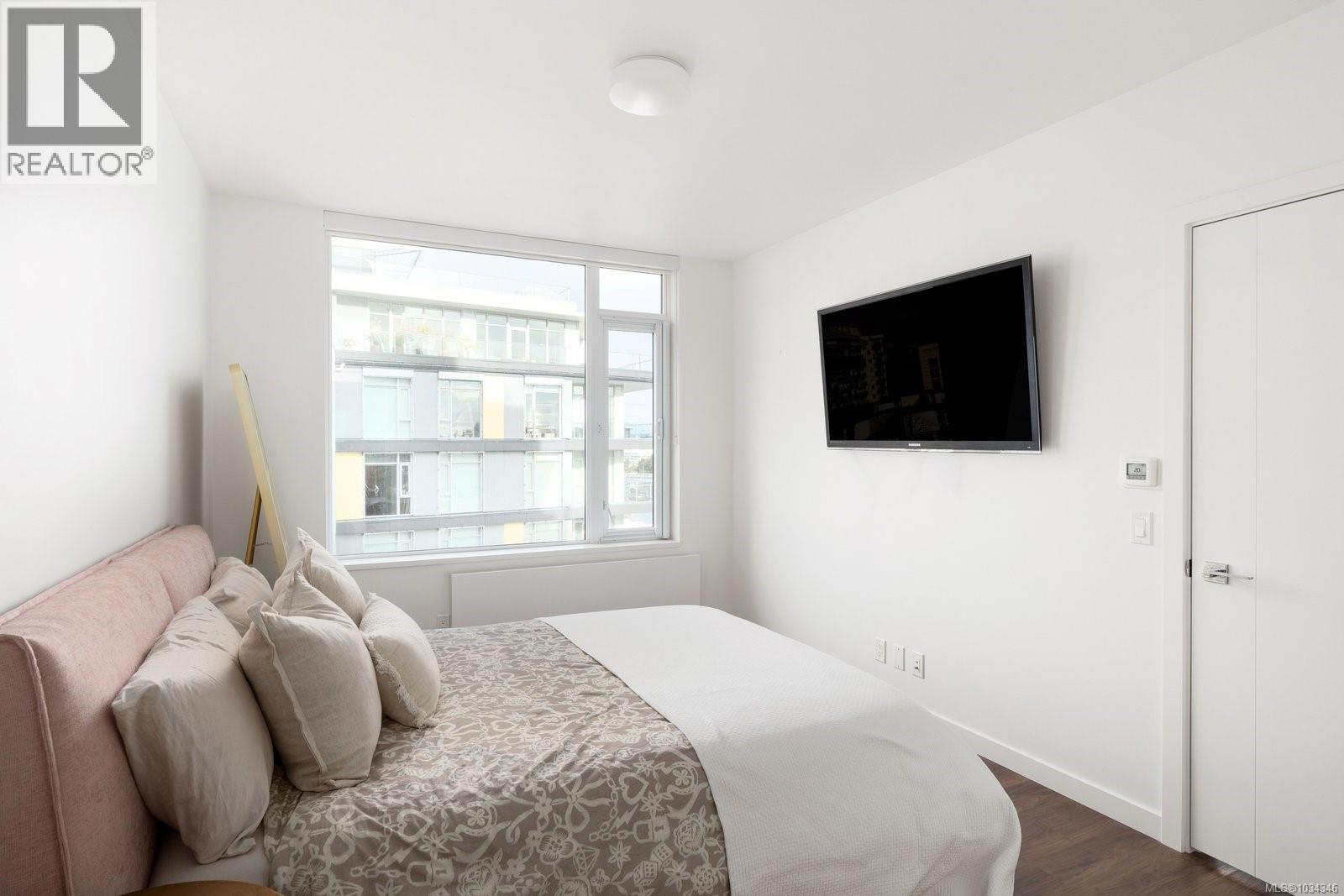 801 369 Tyee Road, Victoria