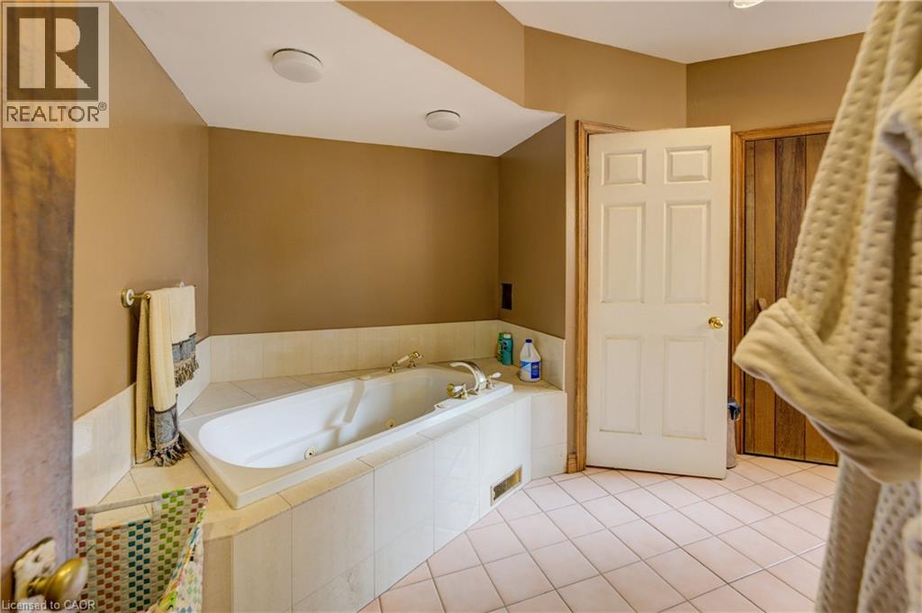 7 ROBINSON Street S, Grimsby, Ontario, L3M3C5 — Photo 29