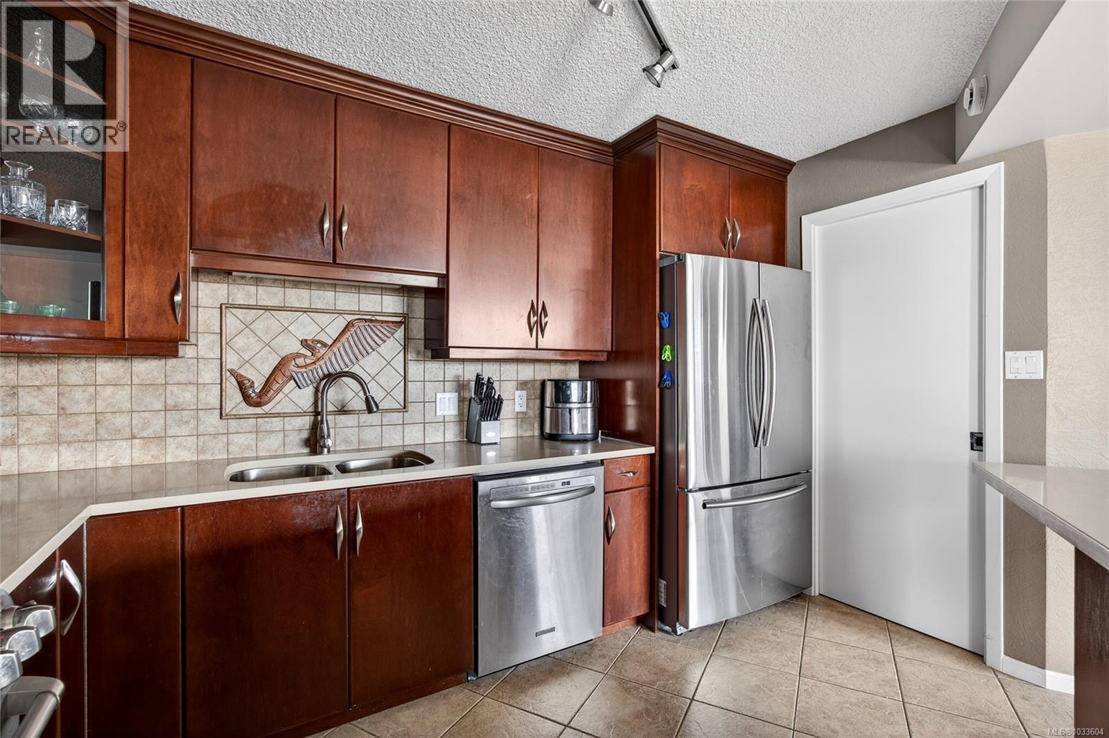 #504 225 Belleville St - 24