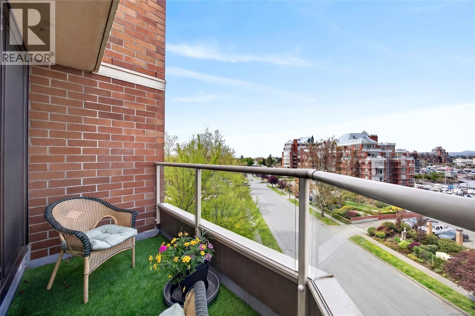 #504 225 Belleville St - 47