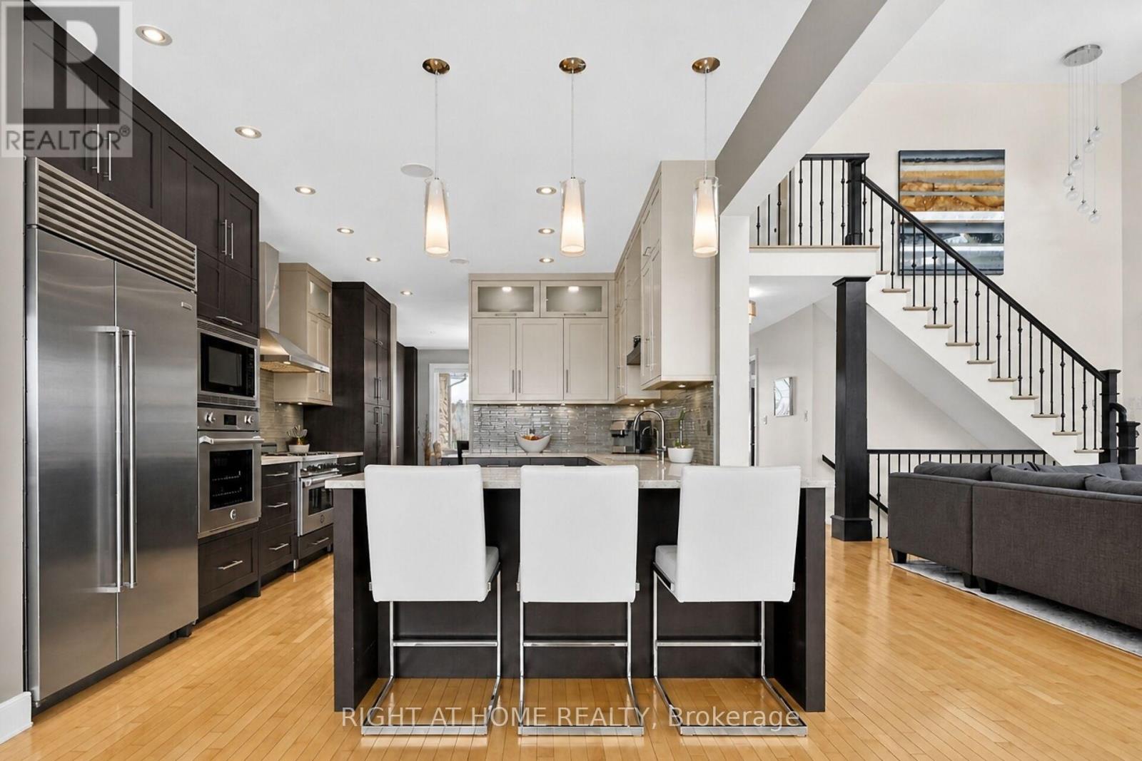 105 RAVENVIEW WAY - 10