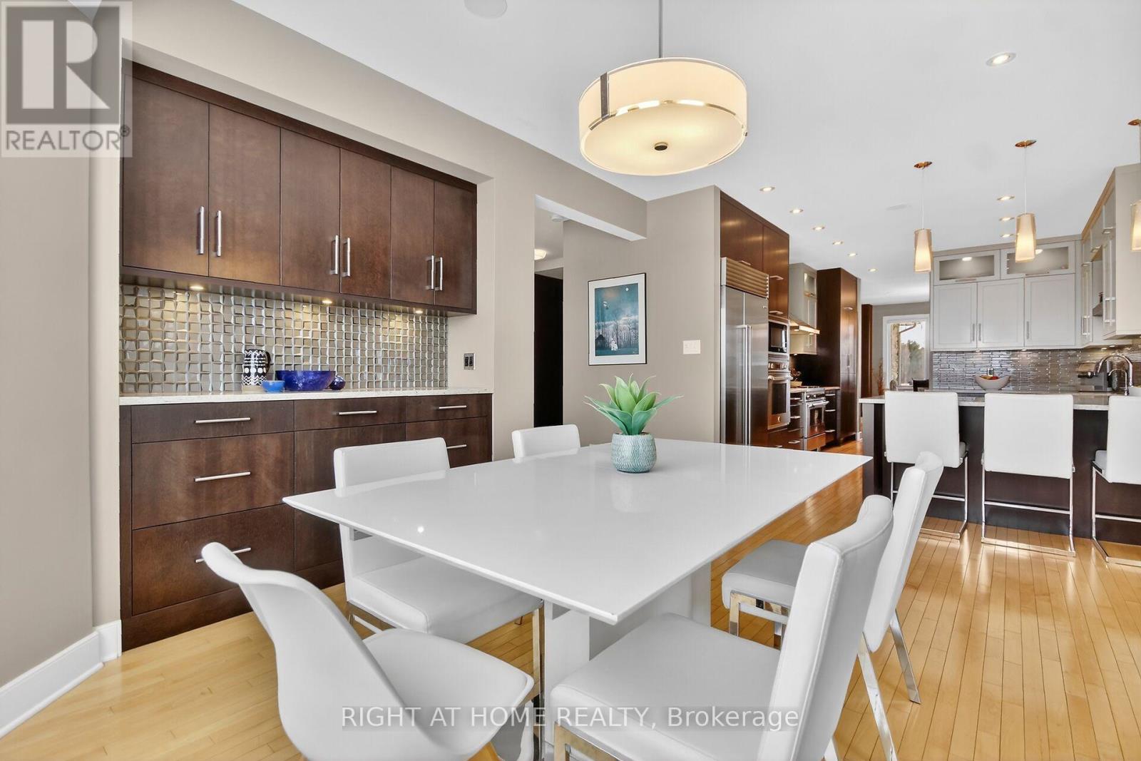 105 RAVENVIEW WAY - 11