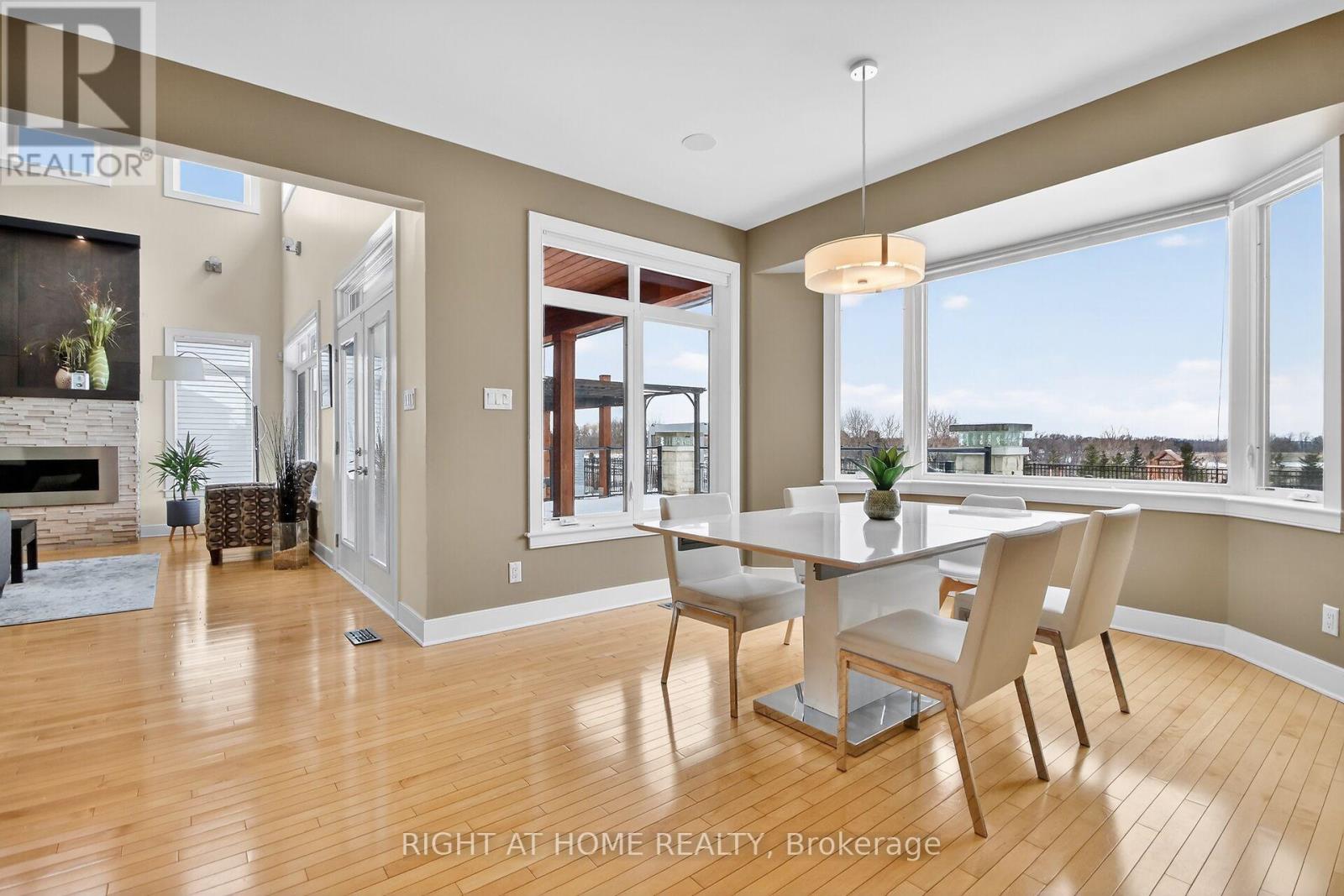 105 RAVENVIEW WAY - 12