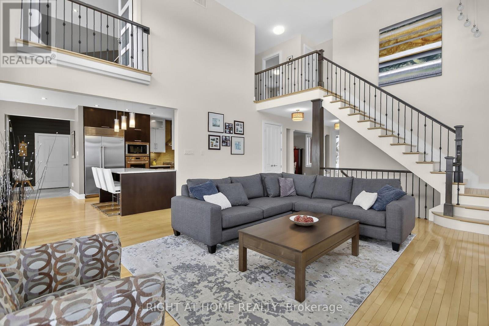 105 RAVENVIEW WAY - 13