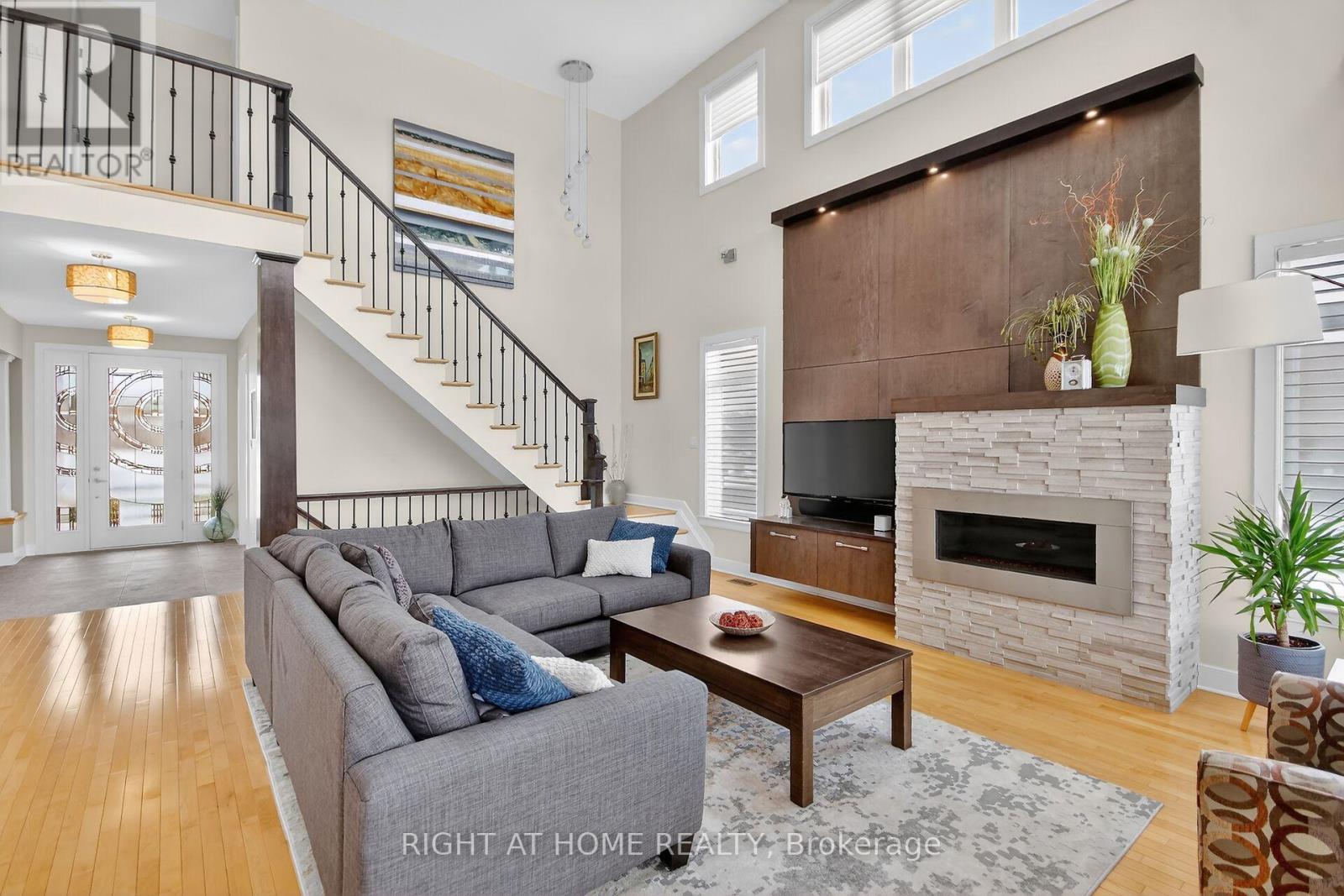 105 RAVENVIEW WAY - 14