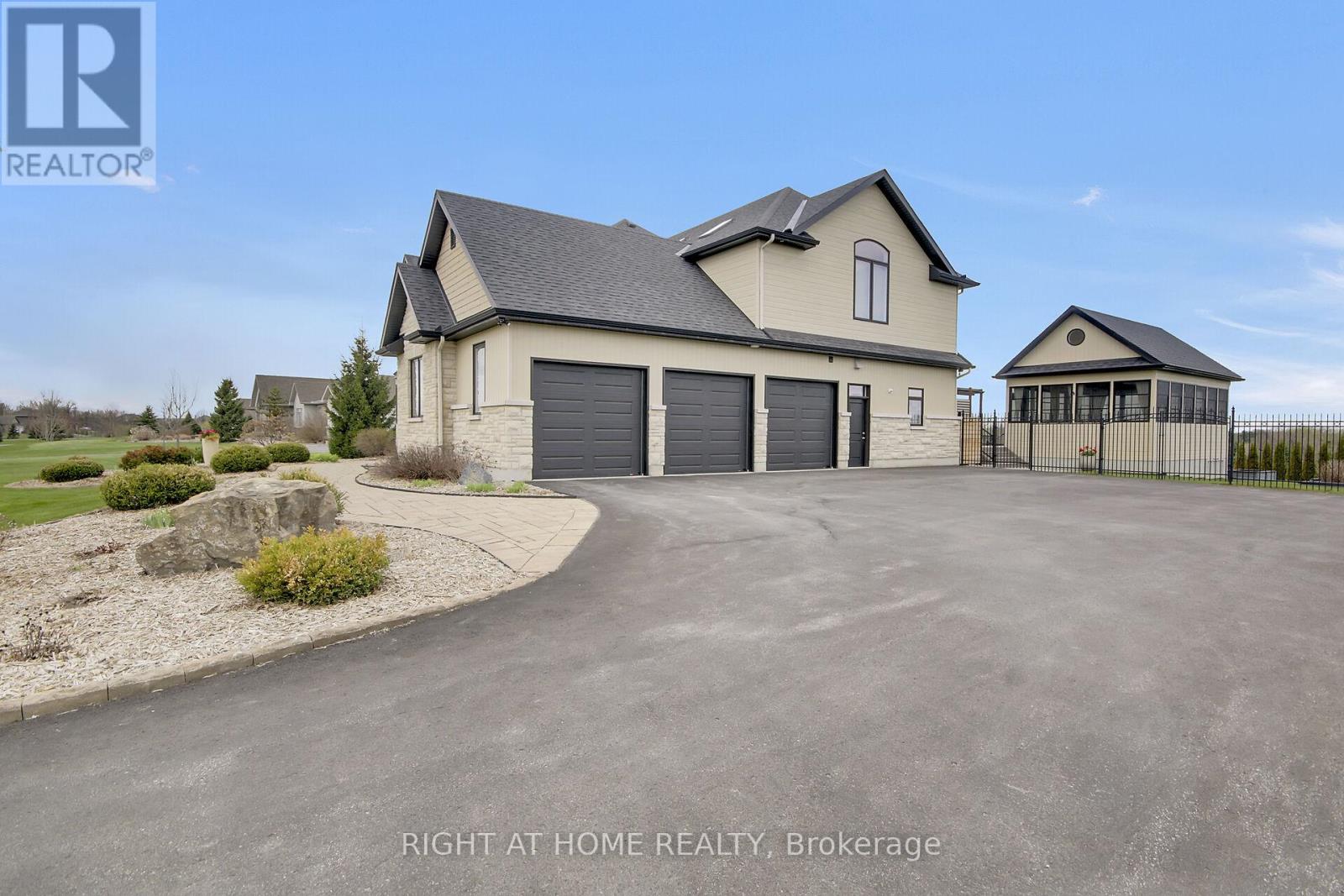 105 RAVENVIEW WAY - 2