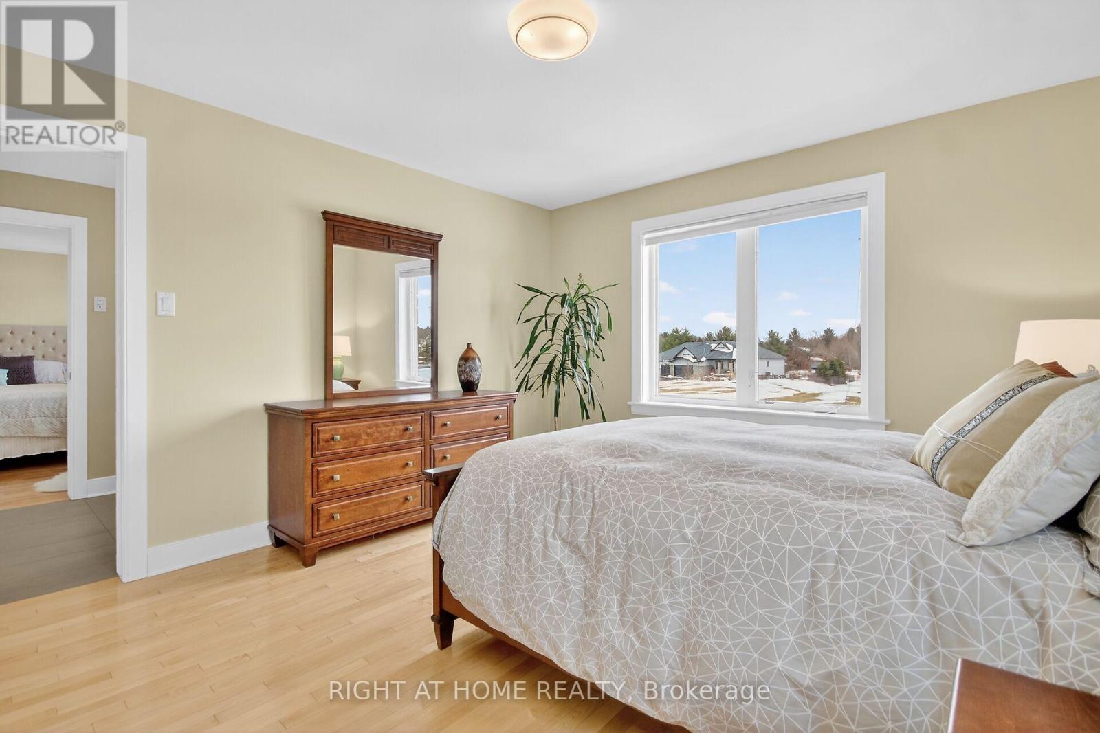 105 RAVENVIEW WAY - 29