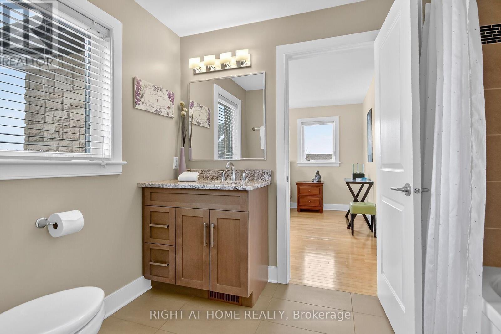 105 RAVENVIEW WAY - 30