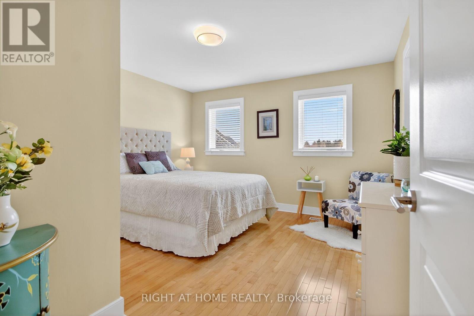 105 RAVENVIEW WAY - 31