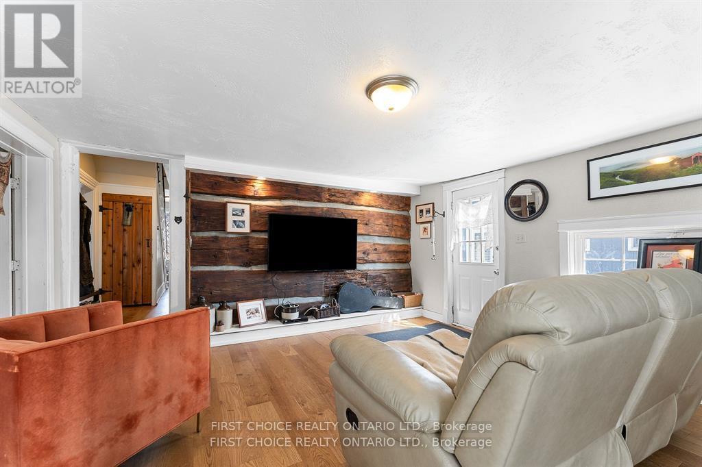 8 CAMPBELL REID COURT - 11