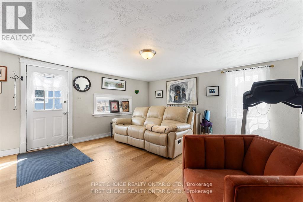8 CAMPBELL REID COURT - 12