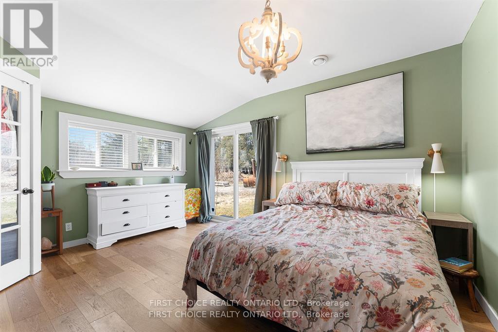 8 CAMPBELL REID COURT - 13