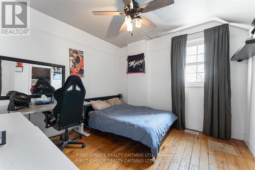 8 CAMPBELL REID COURT - 15