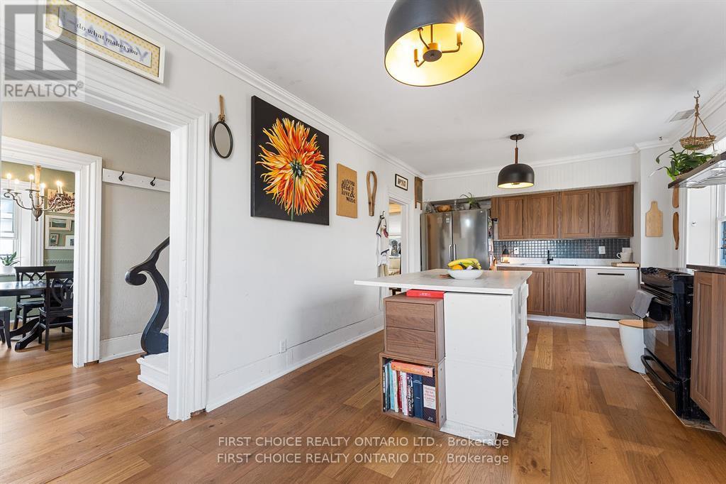 8 CAMPBELL REID COURT - 6