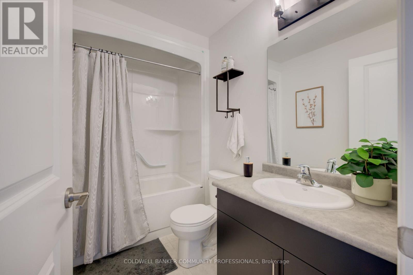 36 ALICIA CRESCENT - 33