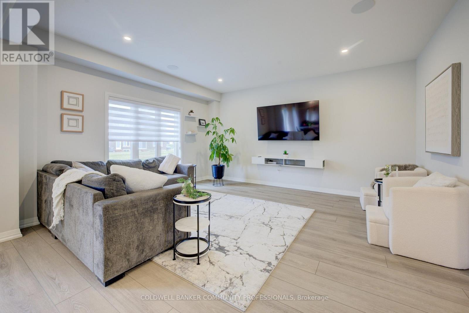 36 ALICIA CRESCENT - 7