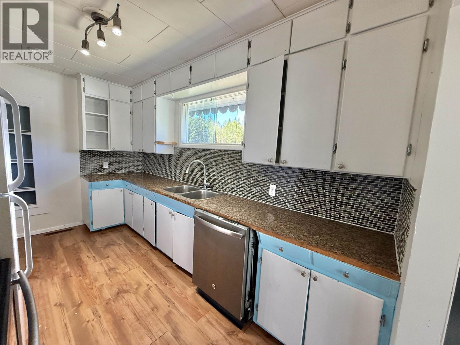 284 SCOTT ROAD - 11