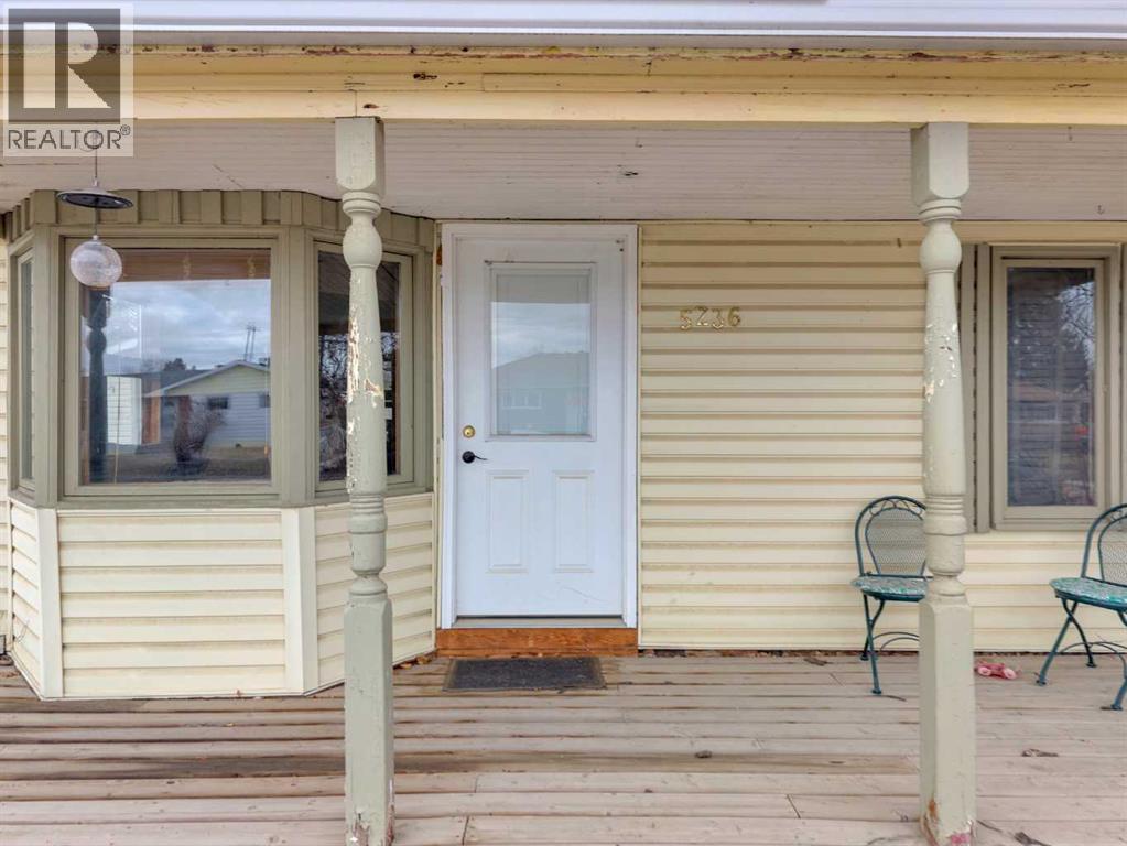 5236 50 Street, Lacombe