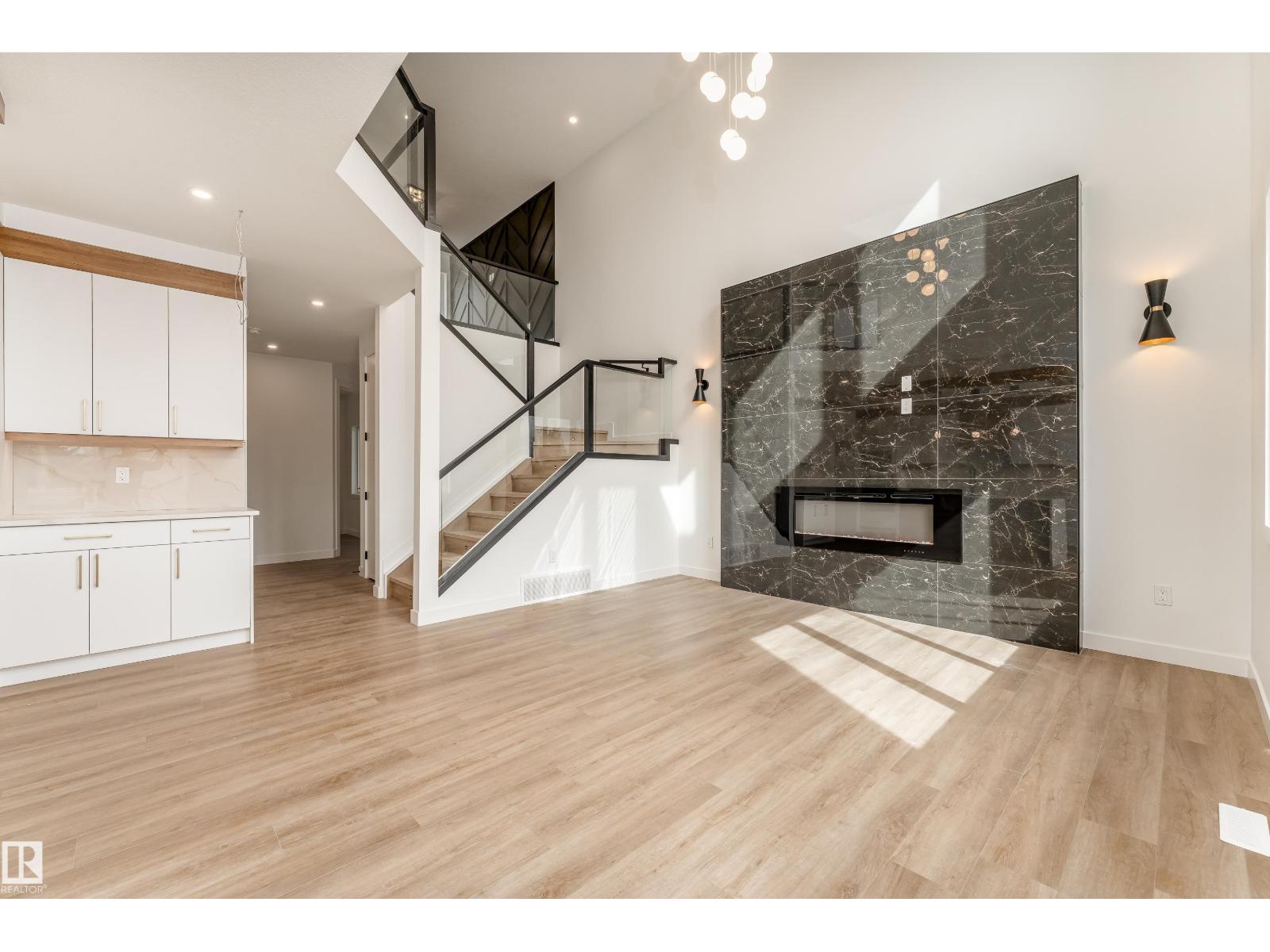 3833 52 ST - 12
