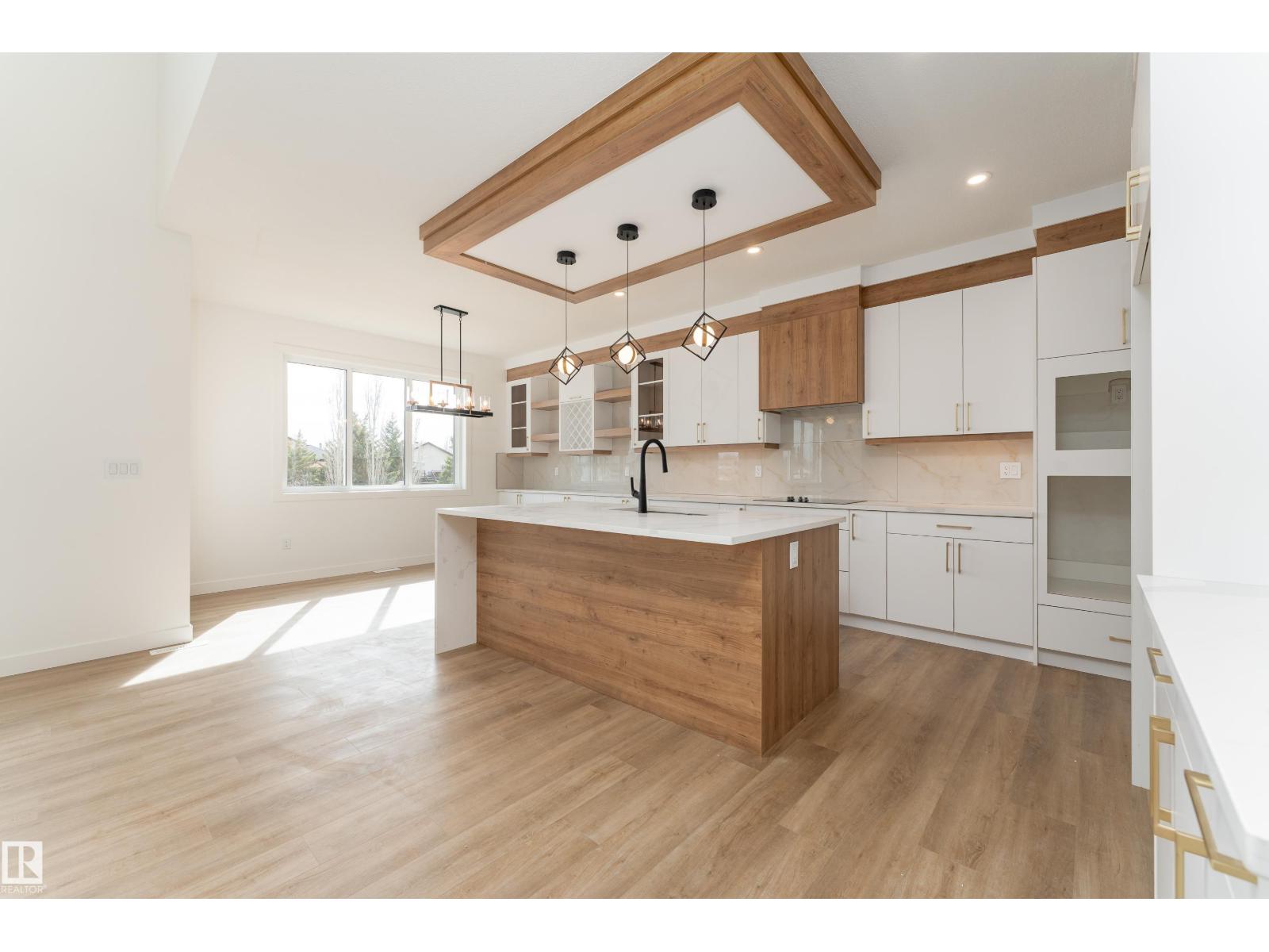 3833 52 ST - Image 2