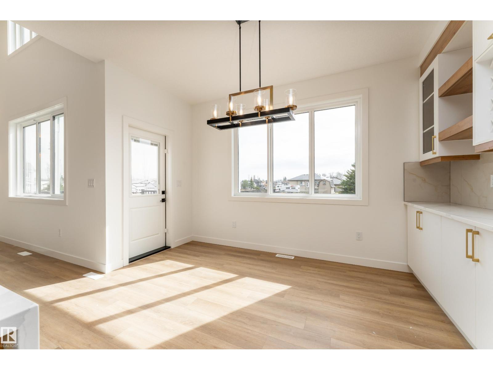 3833 52 ST - 7